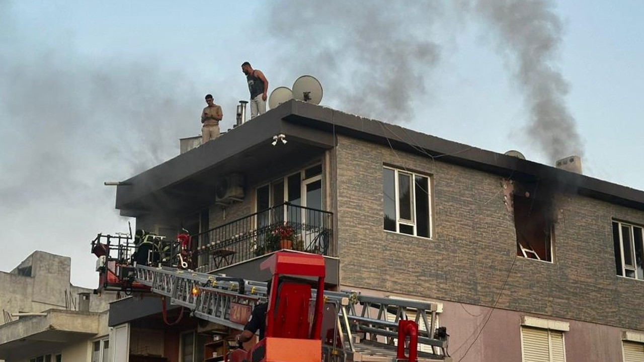 Milas’ta vatandaşlar yangında çatıya çıkarak kurtuldular