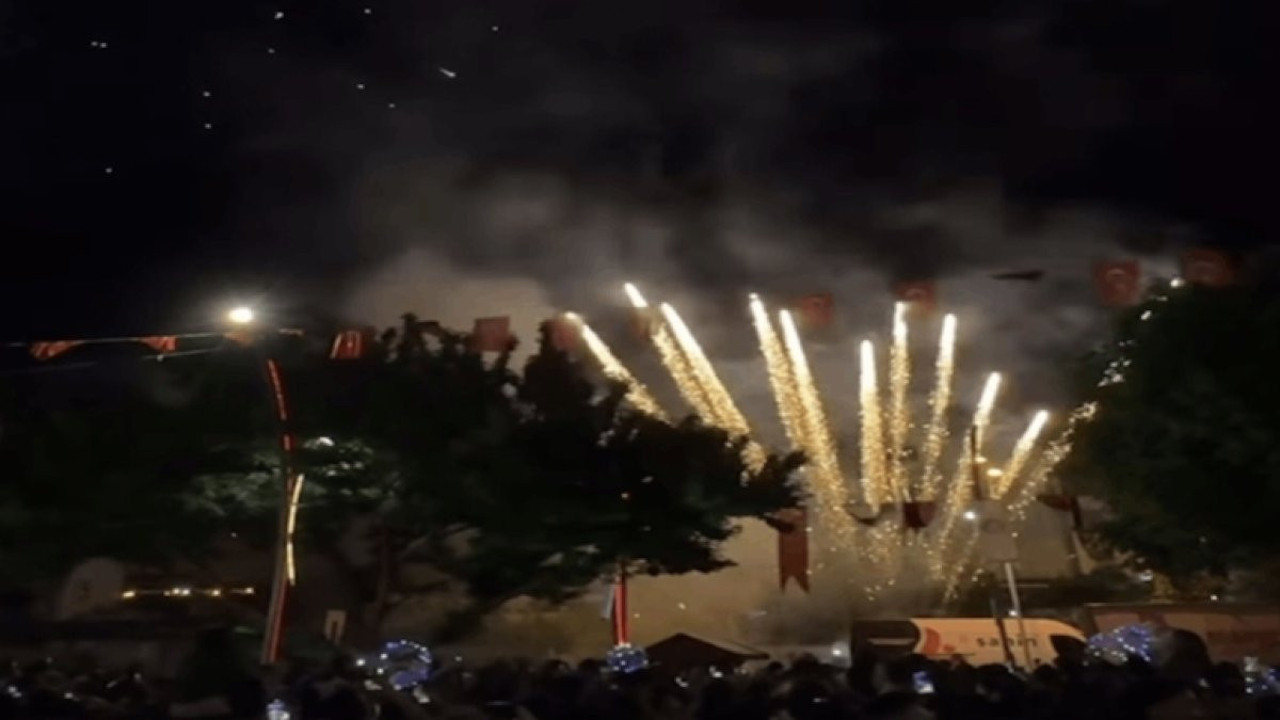 Gösteri sırasında havai fişekleri ateşleyen işçi yaralandı