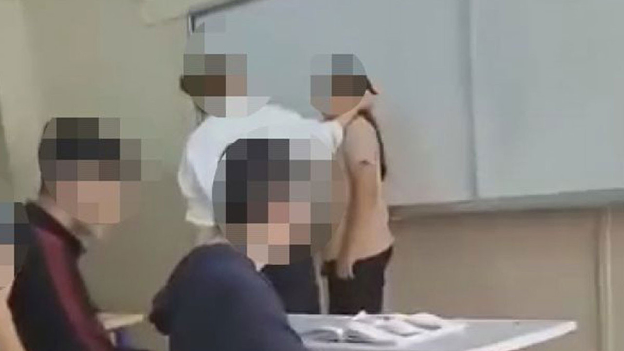 Sınıfta korku anları: Öğrenciye şiddet kamerada
