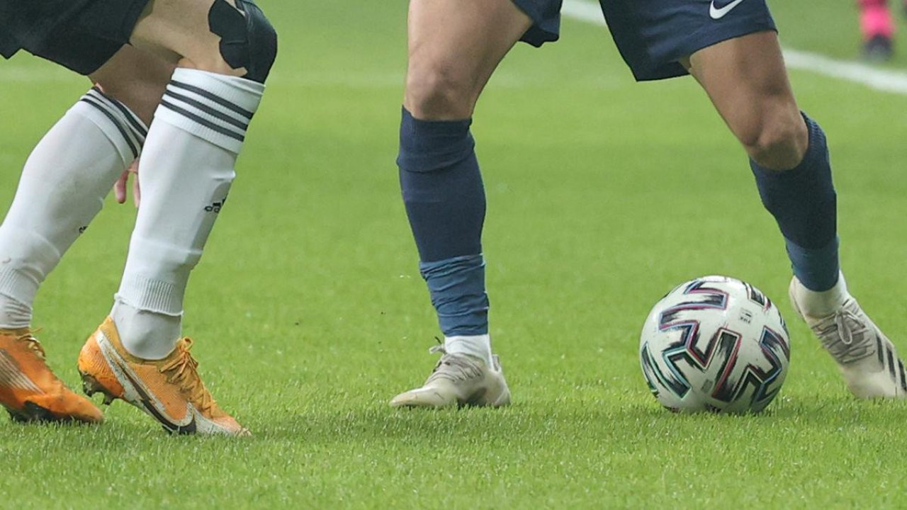 Yıldız oyuncu kornerden gol attı, tribünler yıkıldı