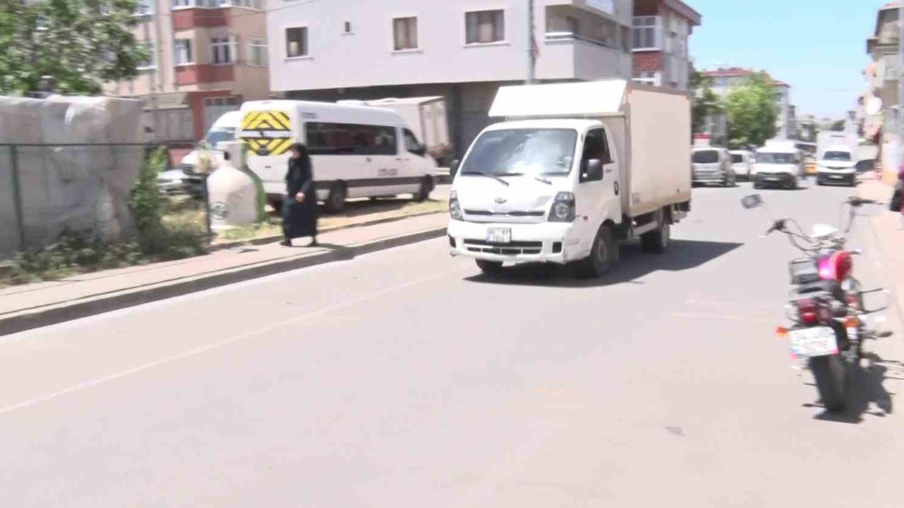 Mahallede kaza isyanı: Çocuklara araba çarptı!