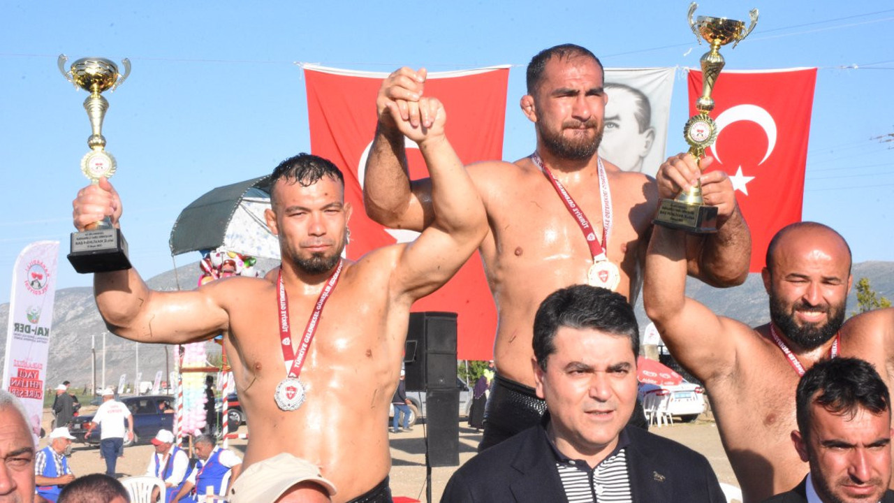 Karaadilli'de başpehlivan Feyzullah Aktürk oldu