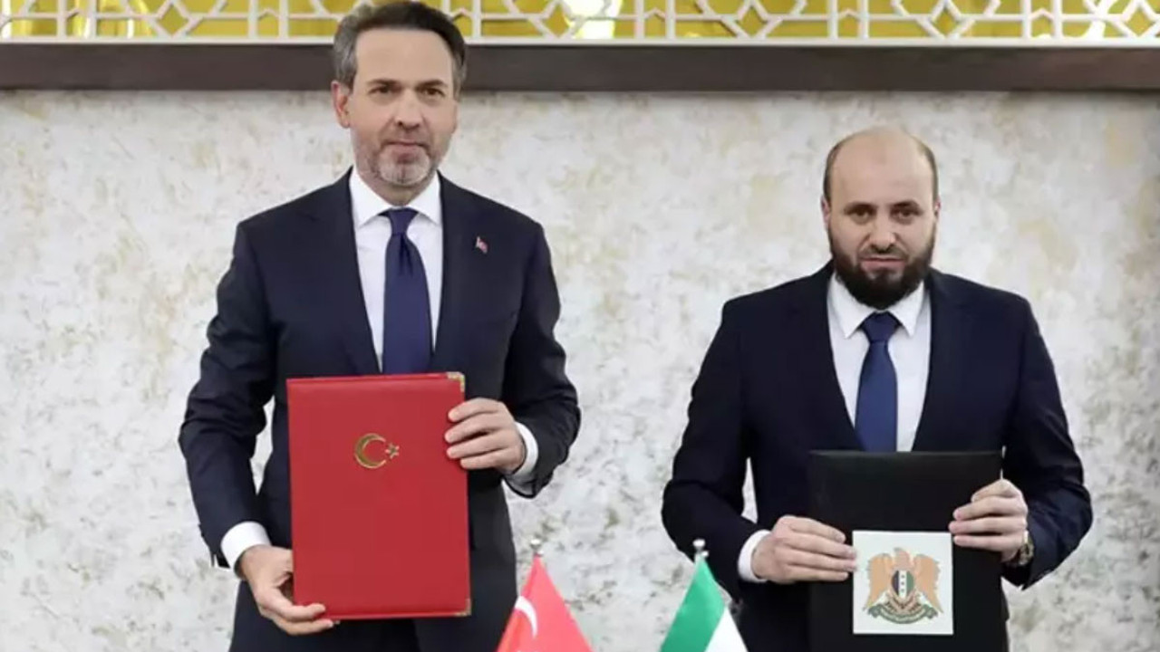 Suriye'ye elektrik ve doğal gaz ihracatı anlaşması! Bakan Bayraktar'dan açıklama