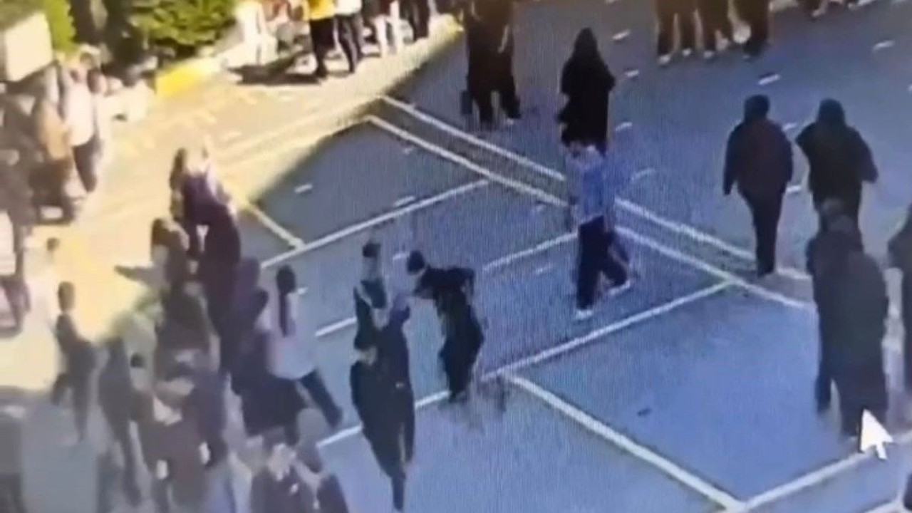 Sultanbeyli'de okul bahçesinde arkadaşını bıçakla yaralayan lise öğrencisi tutuklandı