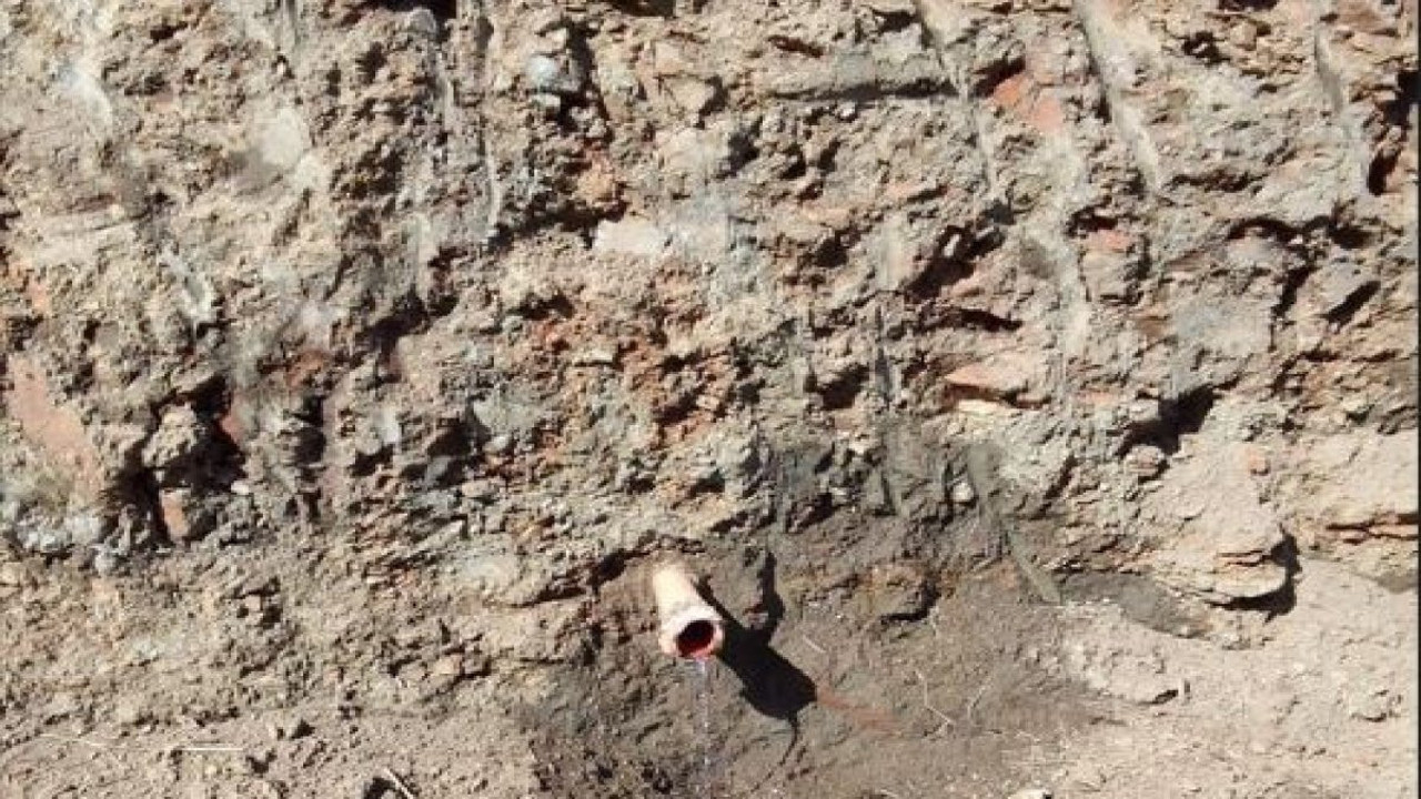 Trabzon’da yol çalışmasında tarihi miras keşfedildi! Geçmişten günümüze gelen su yolu şaşırttı!