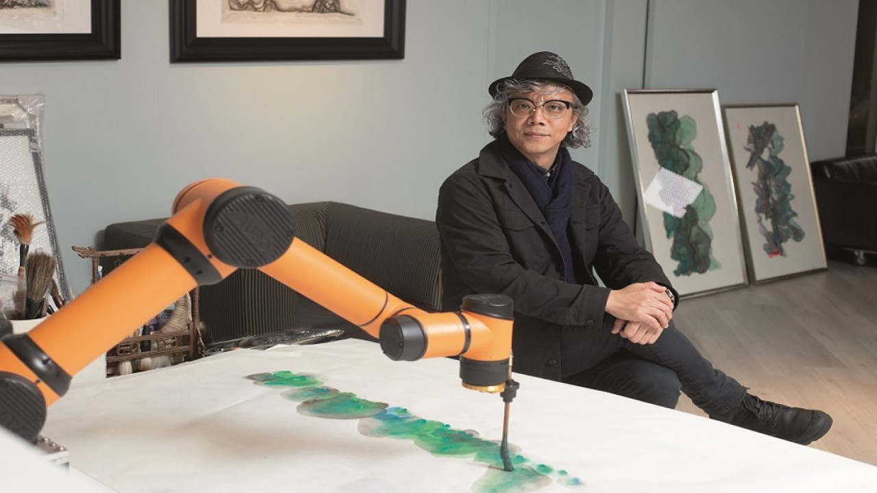 Yapay zekâ yapıyor onun cebi doluyor: Robotik kol sanat camiasını ikiye böldü
