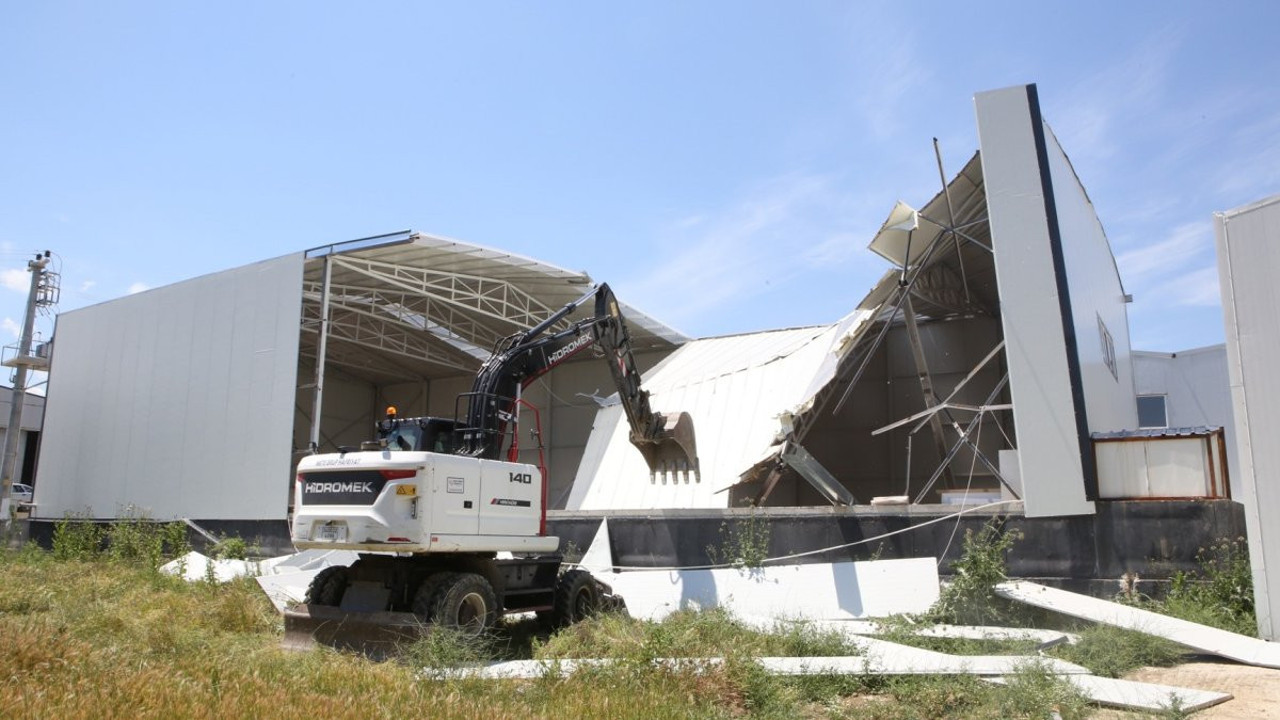 Kaçak olduğu tespit edilen depo yerle bir edildi