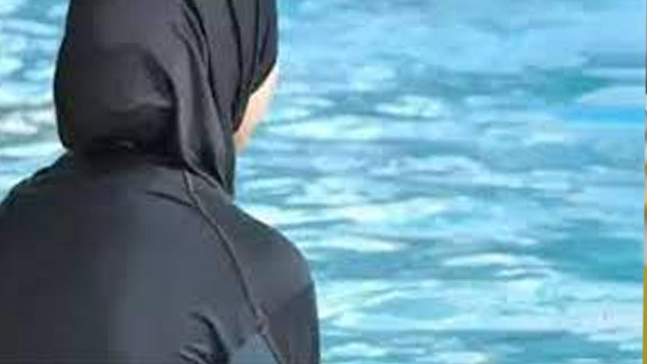 Haşema ile denize girince mahkemelik oldu. Karar verildi