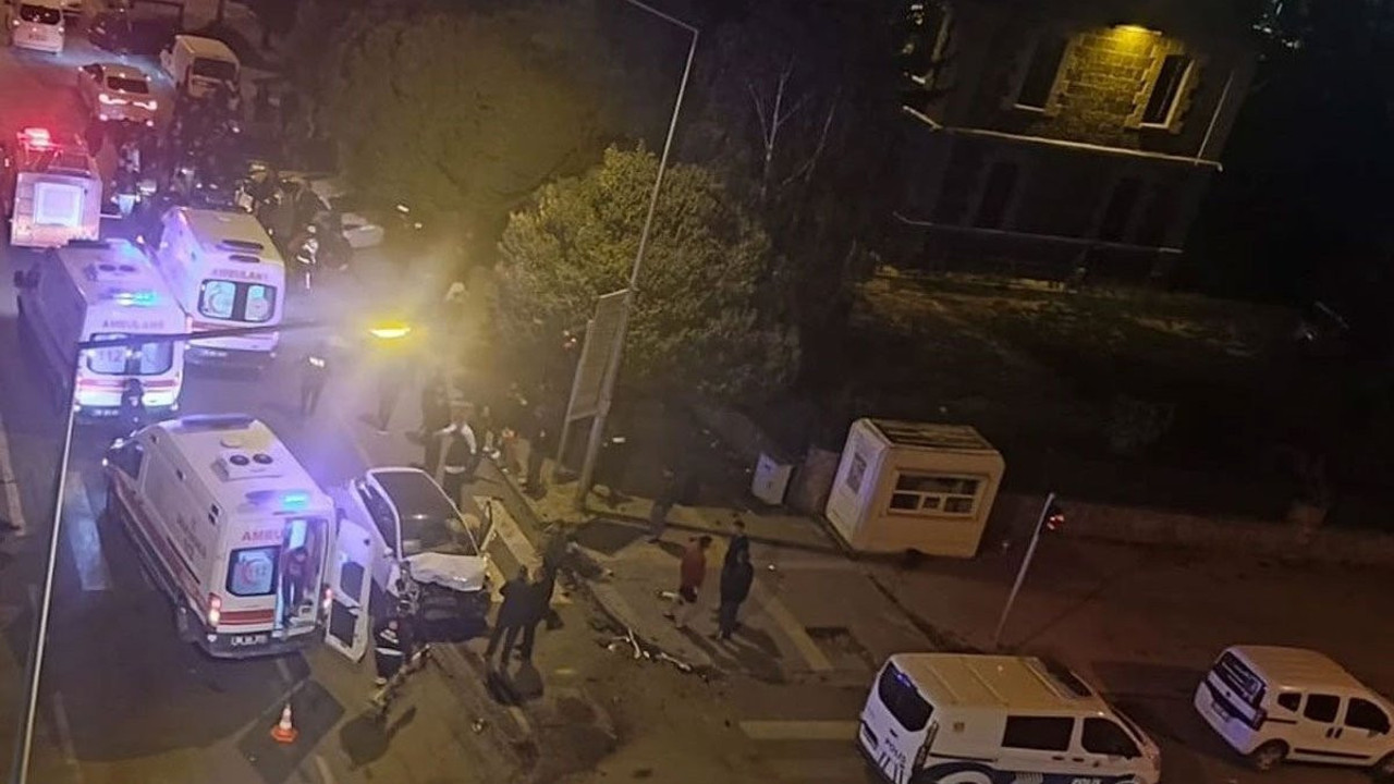 Kars'ta iki kamyonetin çarpıştığı kazada 3 kişi yaralandı