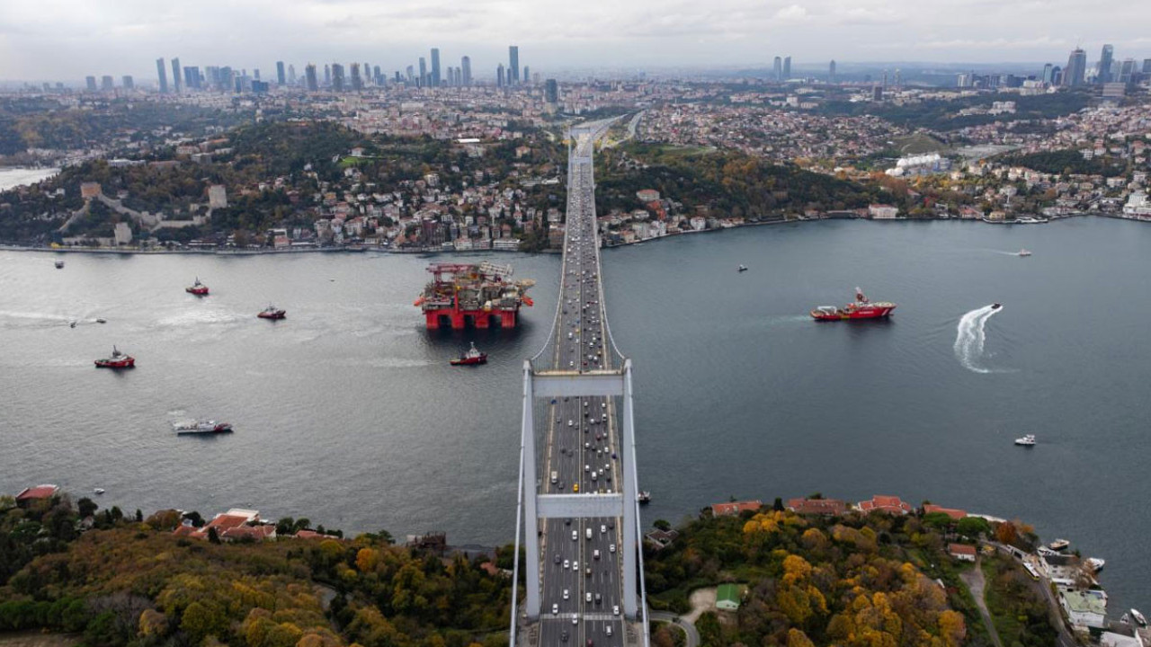 İstanbul Boğazı'nda gemi trafiği çift yönlü askıya alındı!