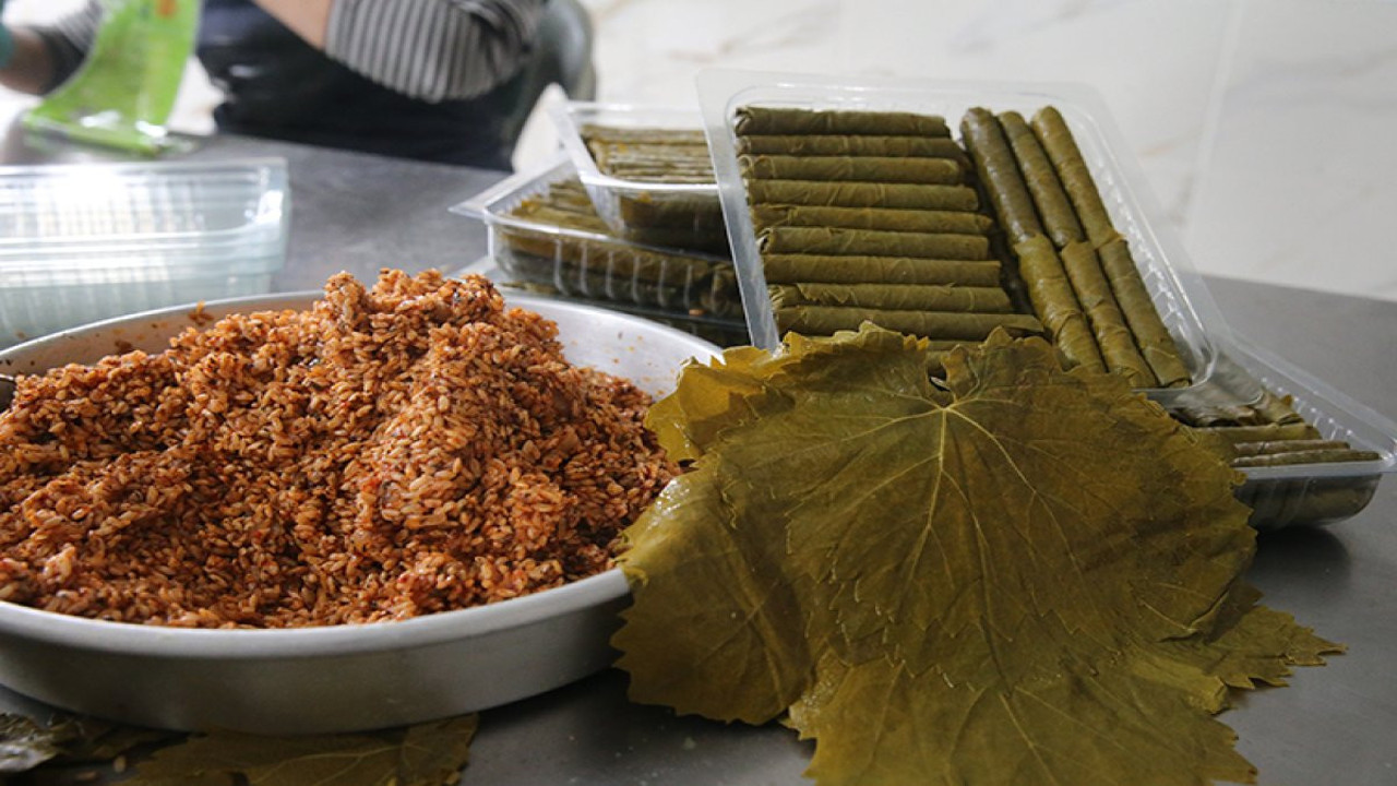 Kalem gibi yaprak sarma sarmak meğer bu kadar kolaymış! Sırrı çözüldü