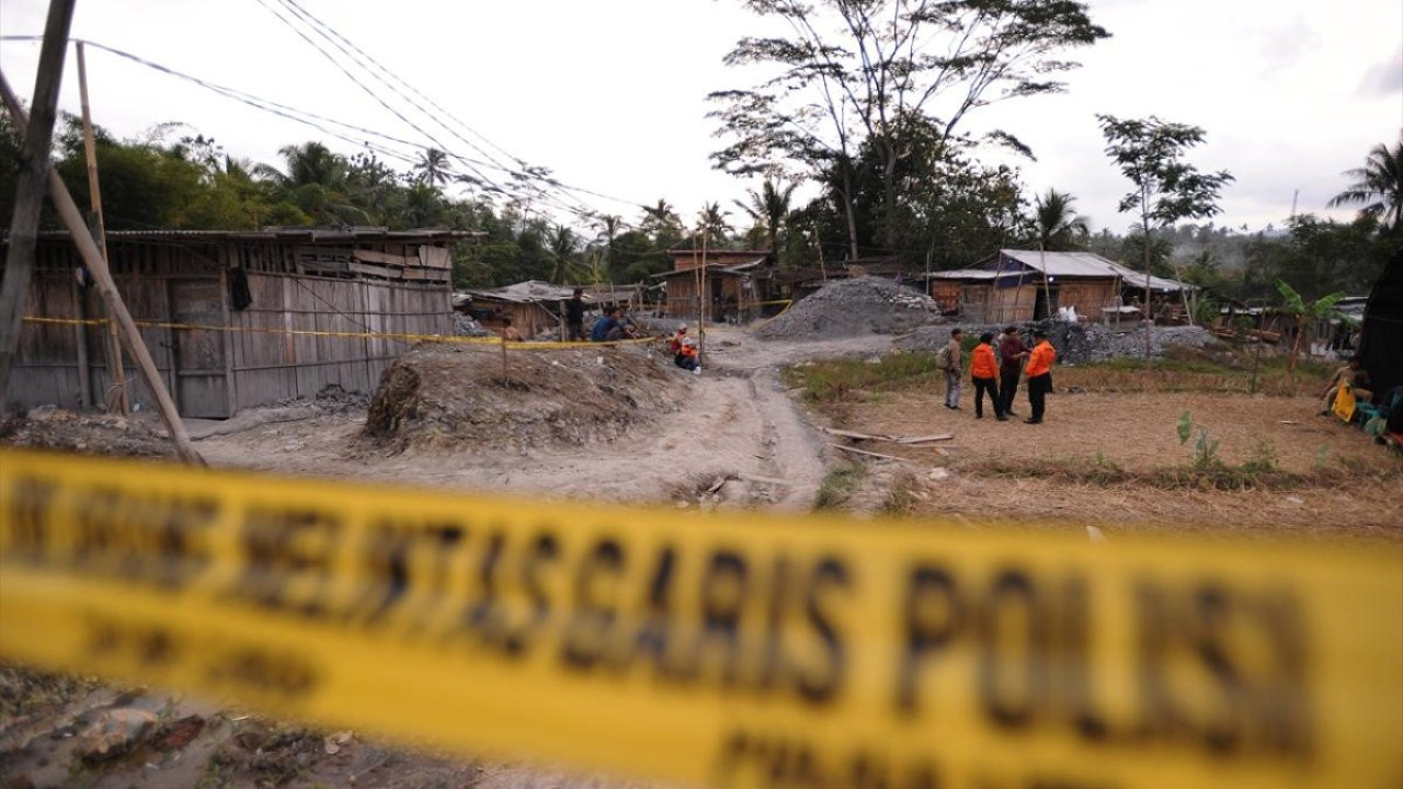 Endonezya'da taş ocağı çöktü: 14 kişi can verdi