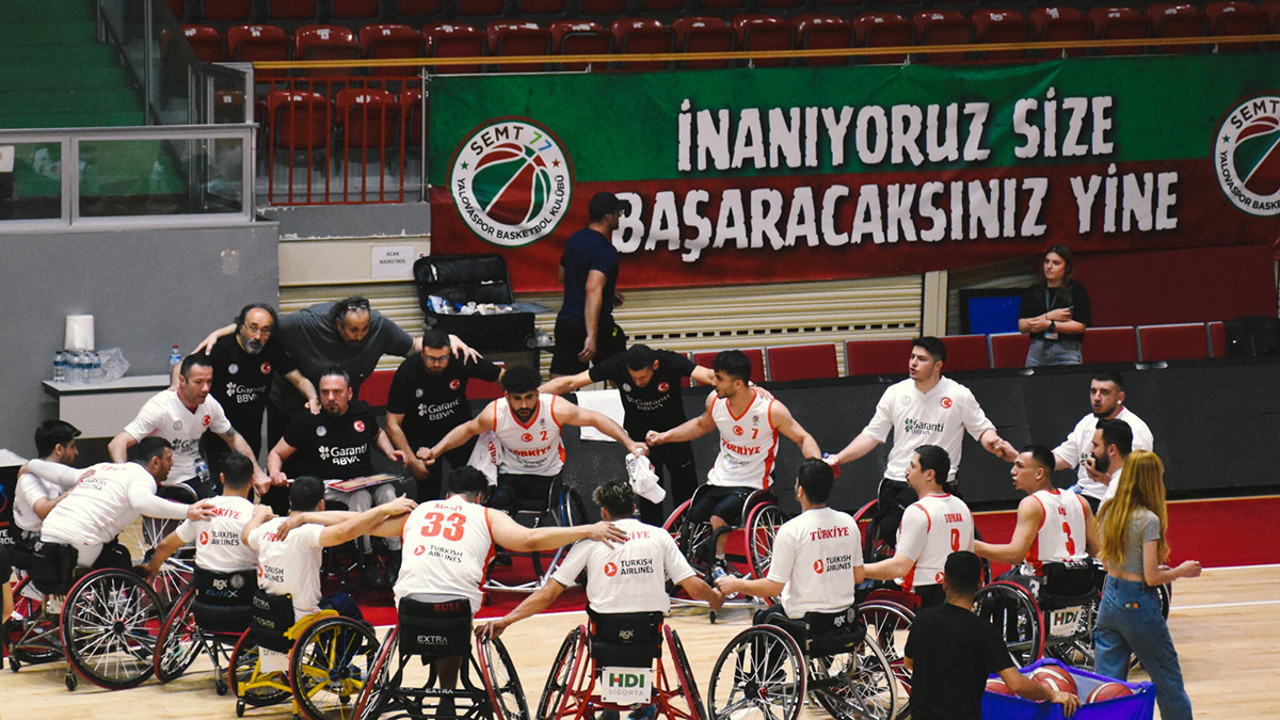 Fenerbahçe'nin hocası milli takımı çalıştırmaya devam edecek