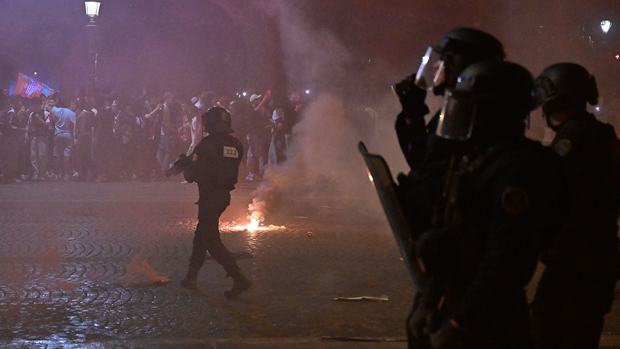 Fransa'daki şampiyonluk kutlamalarına kan lekesi sürüldü