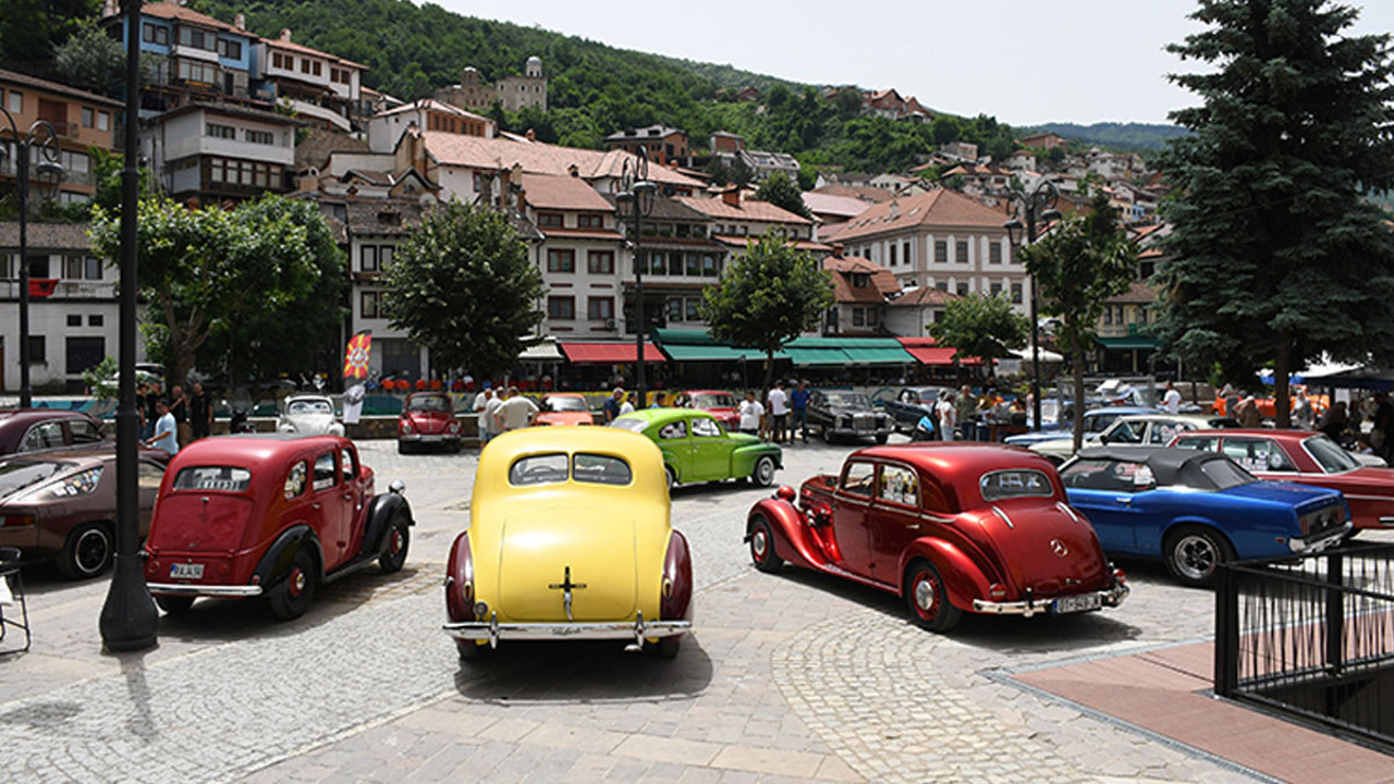 Klasik otomobil tutkunları Prizren'de buluştu