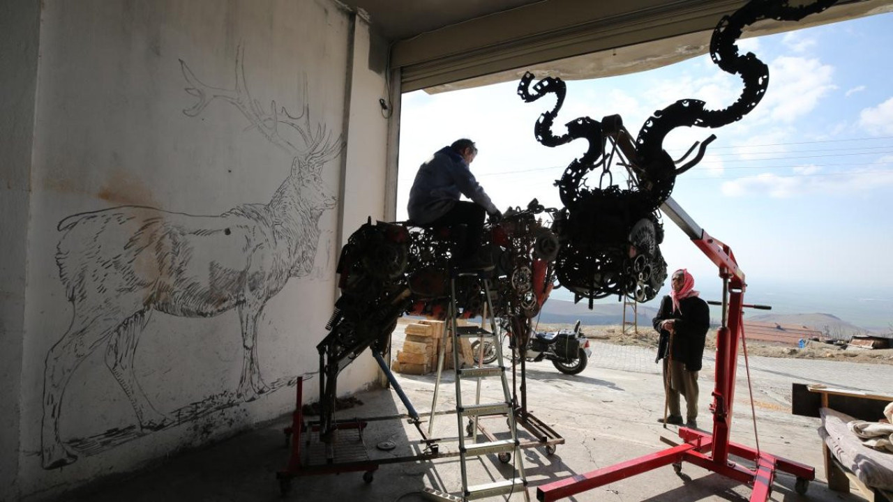 Mardin’den dünyaya açılan sanat kapısı! Dev geyik heykelini uzmanlar yorumladı