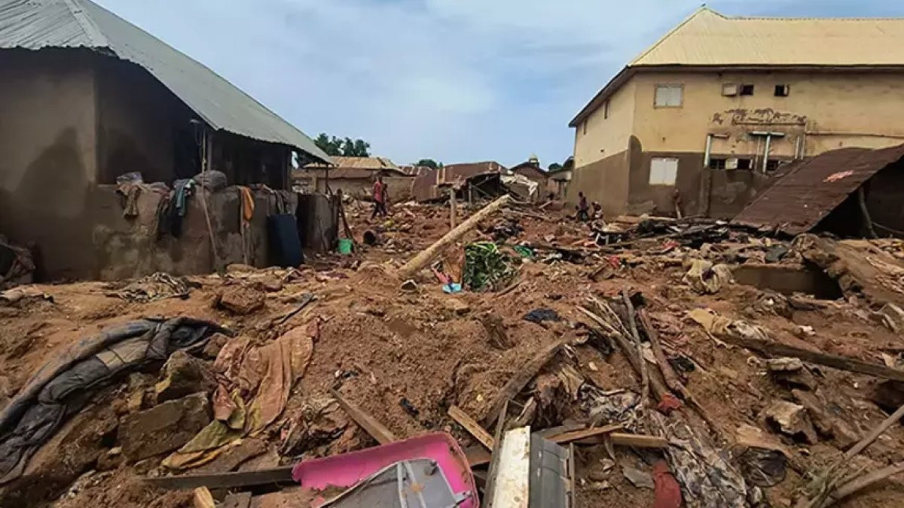 Nijerya'daki sel felaketi! 7 çocuğun daha cansız bedenine ulaşıldı