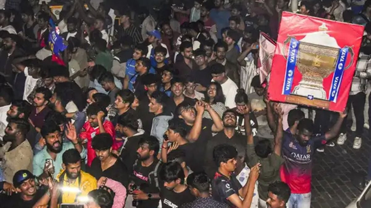 Şampiyonluk kutlamasında izdiham: 7 ölü