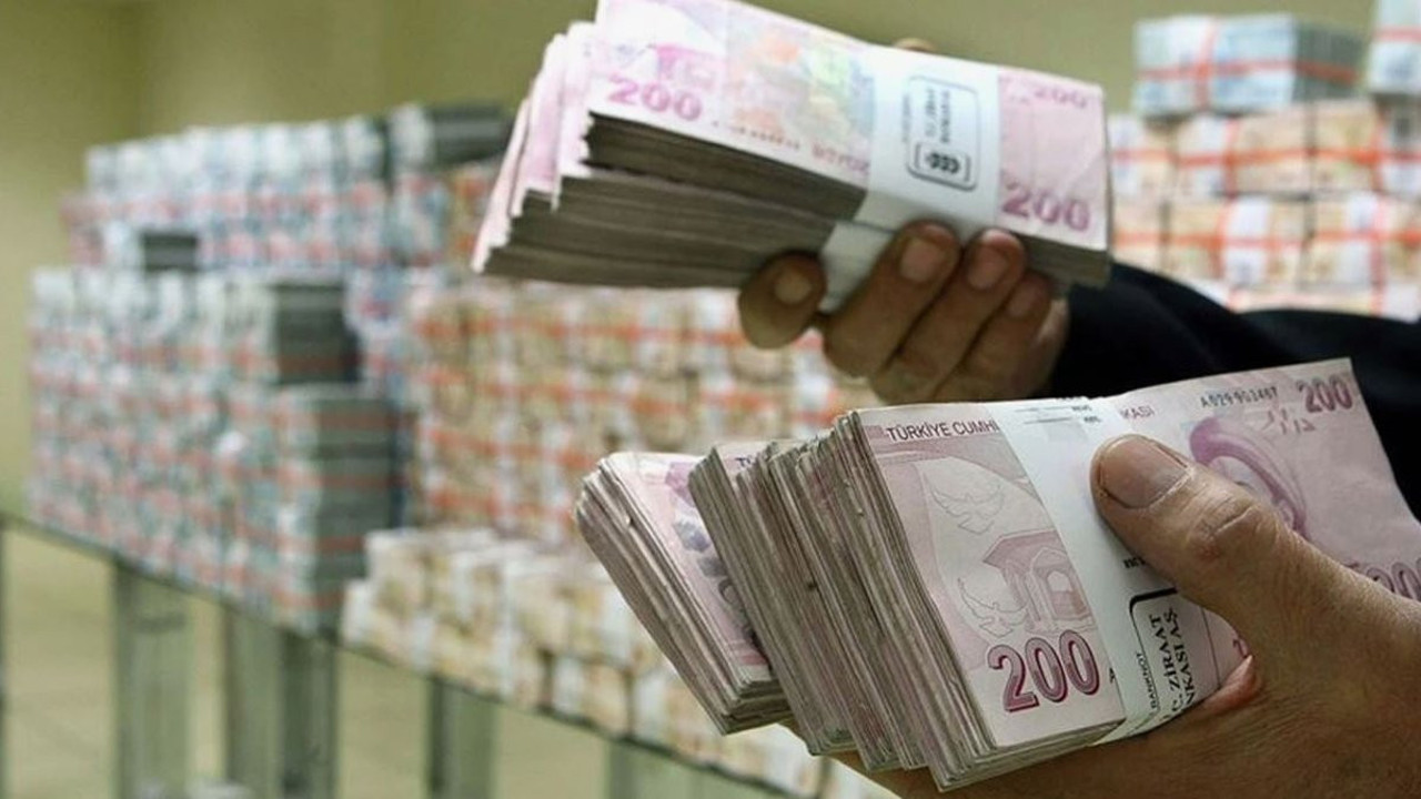 1 milyon TL'nin aylık faizi depara kalktı. Bayram sonrası parası olan faize yatıracak. O bankanın oranına kimse yetişemedi