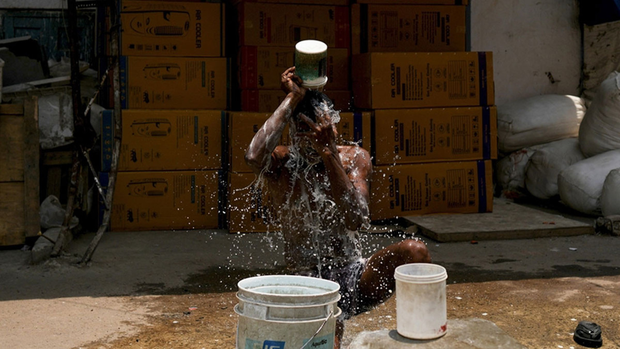 Hindistan'daki aşırı sıcaklar halk sağlığını tehdit ediyor