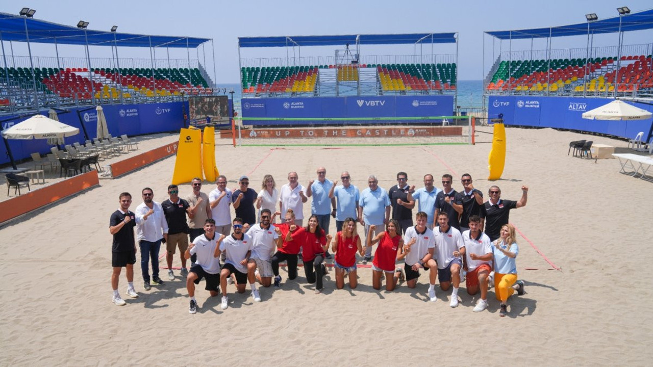 Alanya'da plaj voleybolu heyecanı başladı