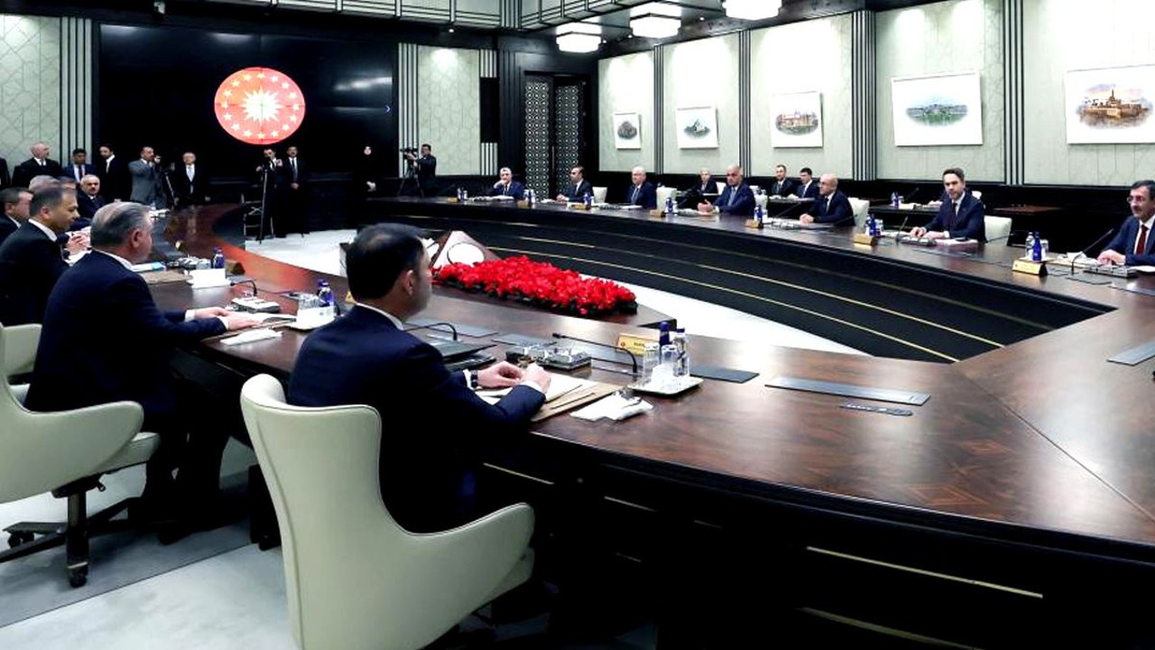 AKP'nin 2 bakanı birbirine girdi! Helef-selef durumu ayyuka çıktı. Kulis yazarı bombayı patlattı...