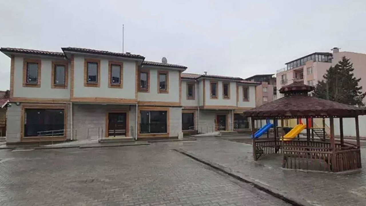 İstanbul'da 5 kız çocuğu aynı anda intihara kalkıştı. Aile Bakanlığı’nın koruması altındaydılar. o soru sorulmadı