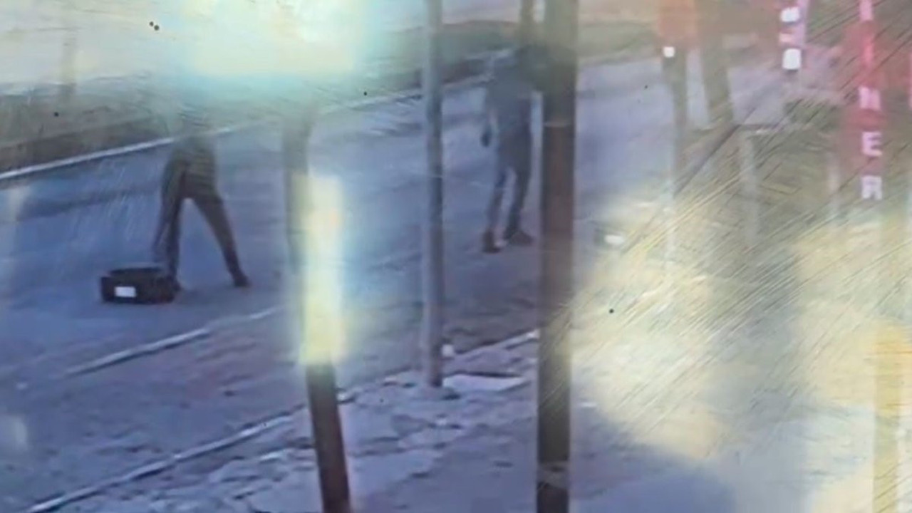 Kamyonetten düşen tekerlekleri çaldılar