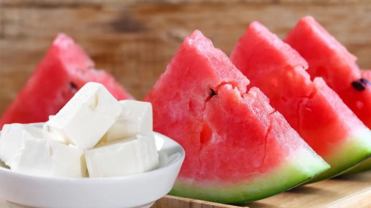 Yazın kan şekerini dekleyen karpuz ve peyniri uzmanlar anlattı