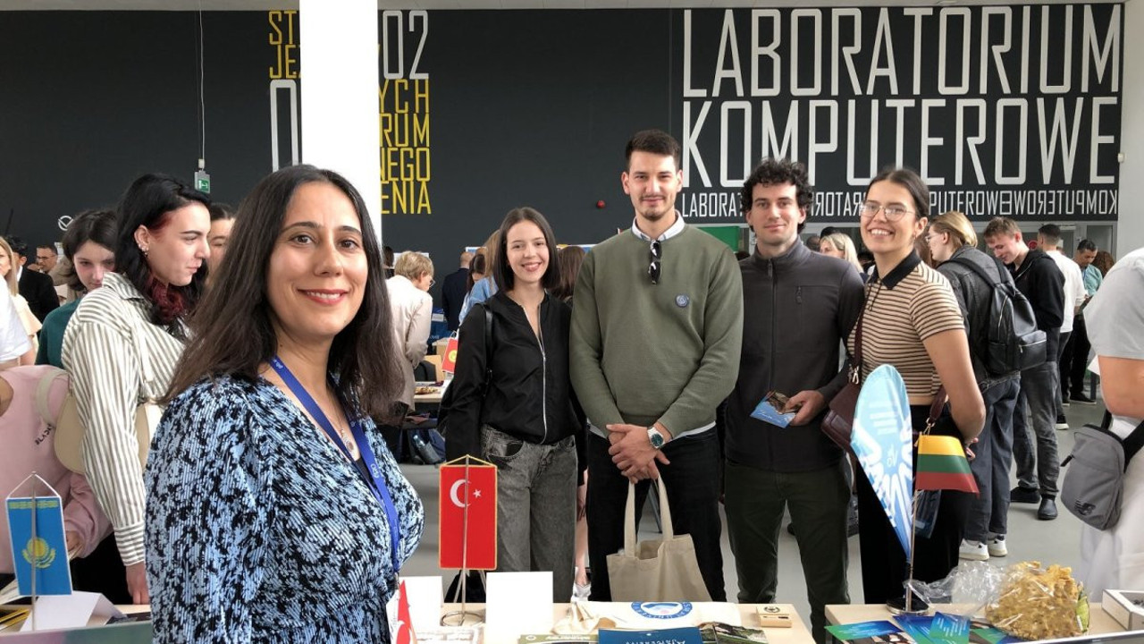Prof. Melihan Ünlü’nün sunumu Polonya’da ilgi odağı oldu: Uluslararası platformda büyük başarı!