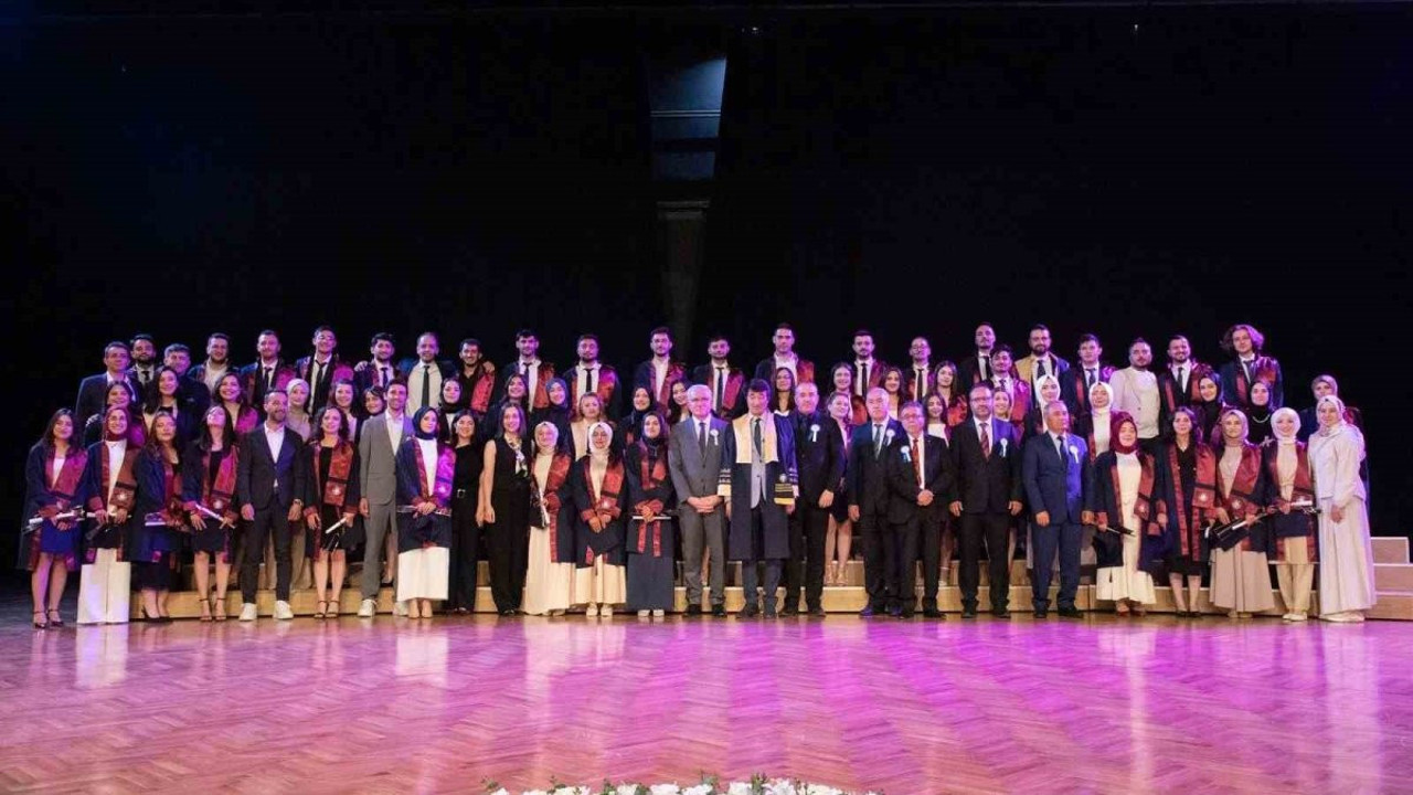 Diş Hekimliği Fakültesi'nde mezuniyet töreni gerçekleştirildi