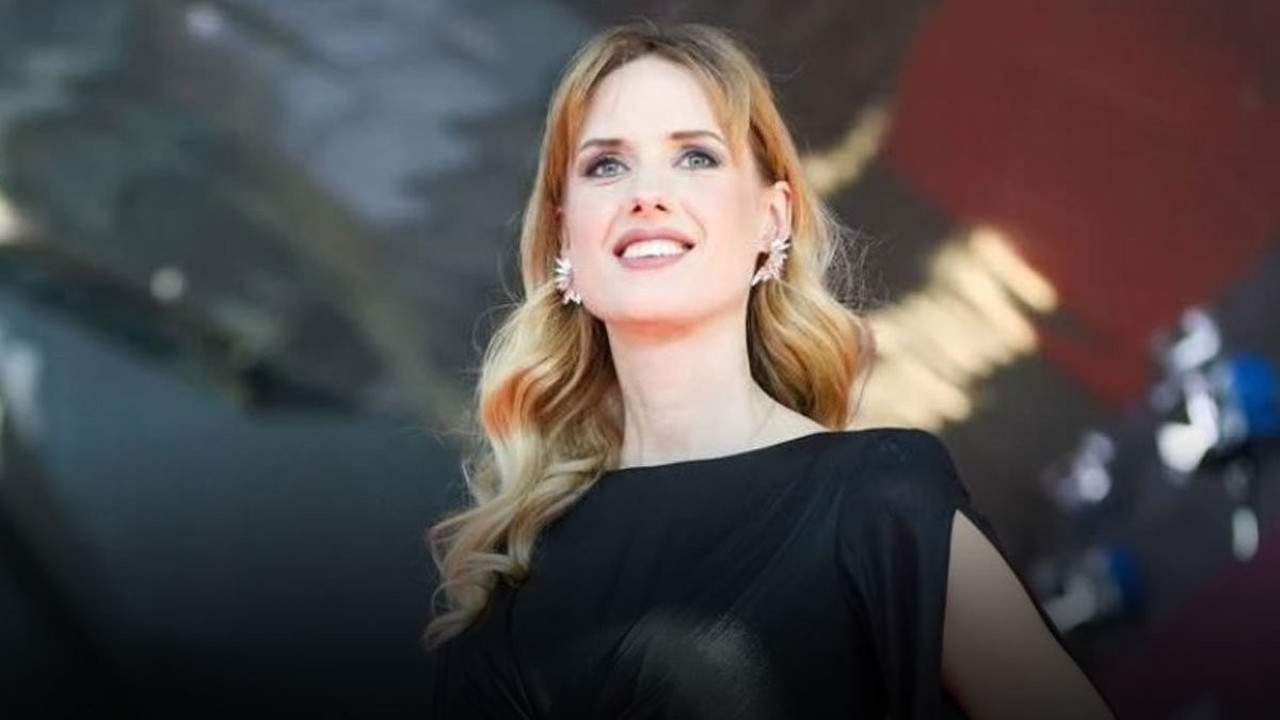 Ünlü oyuncu müjdeli haberi böyle duyurdu! “Kalbimiz sevgiyle dolu”