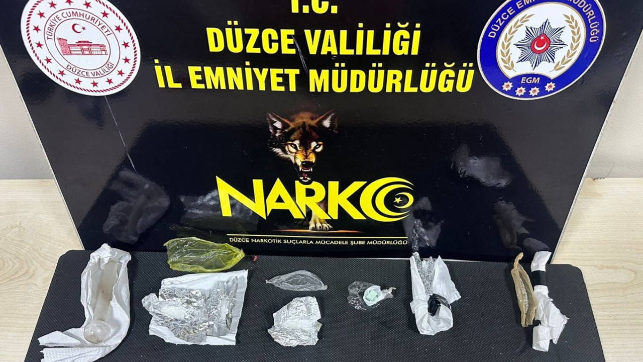 Düzce’de narkotik baskını: Exacy hap ve metamfetamin bulundu!