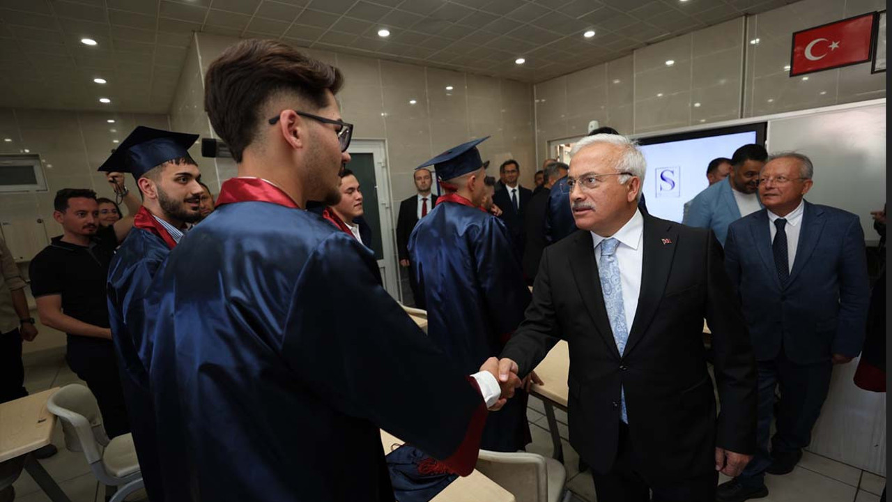 Türkiye’nin ilk fabrika sınıfı mezunlarını verdi