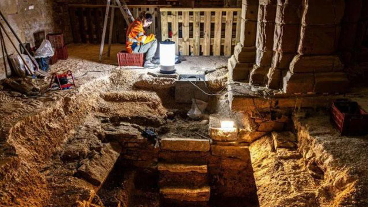 Tarihi kilisenin altında gömü odasında bulundu! Gören gözlerini ayıramıyor