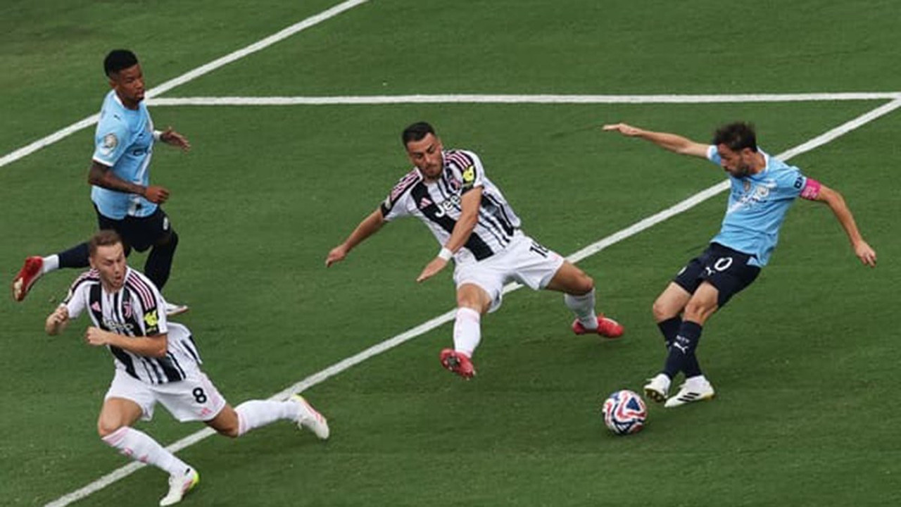 İlkay Gündoğan, Kenan Yıldız'ı ezdi geçti