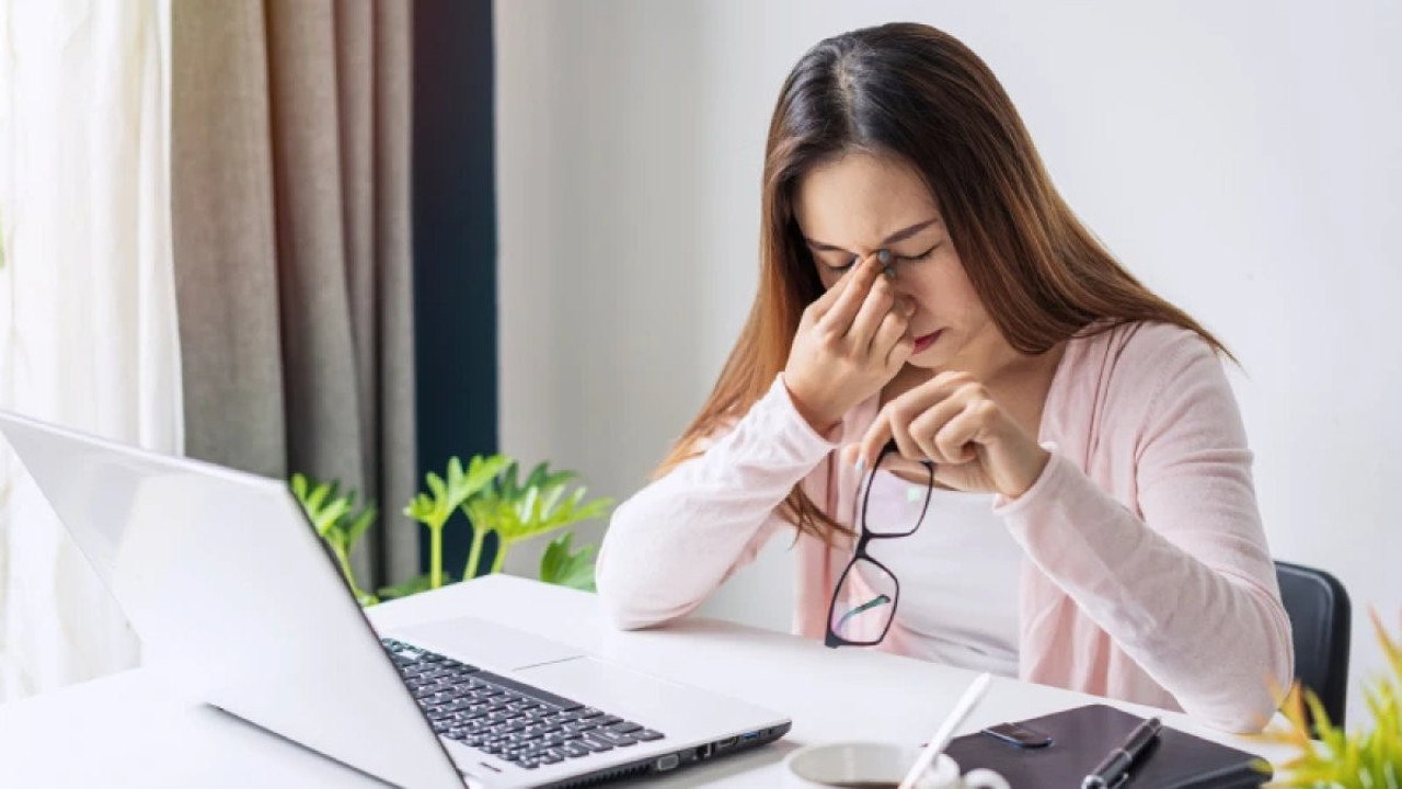 Ekranların gizli tehdidi olan göz yorgunluğuna karşı uzmanlardan öneri