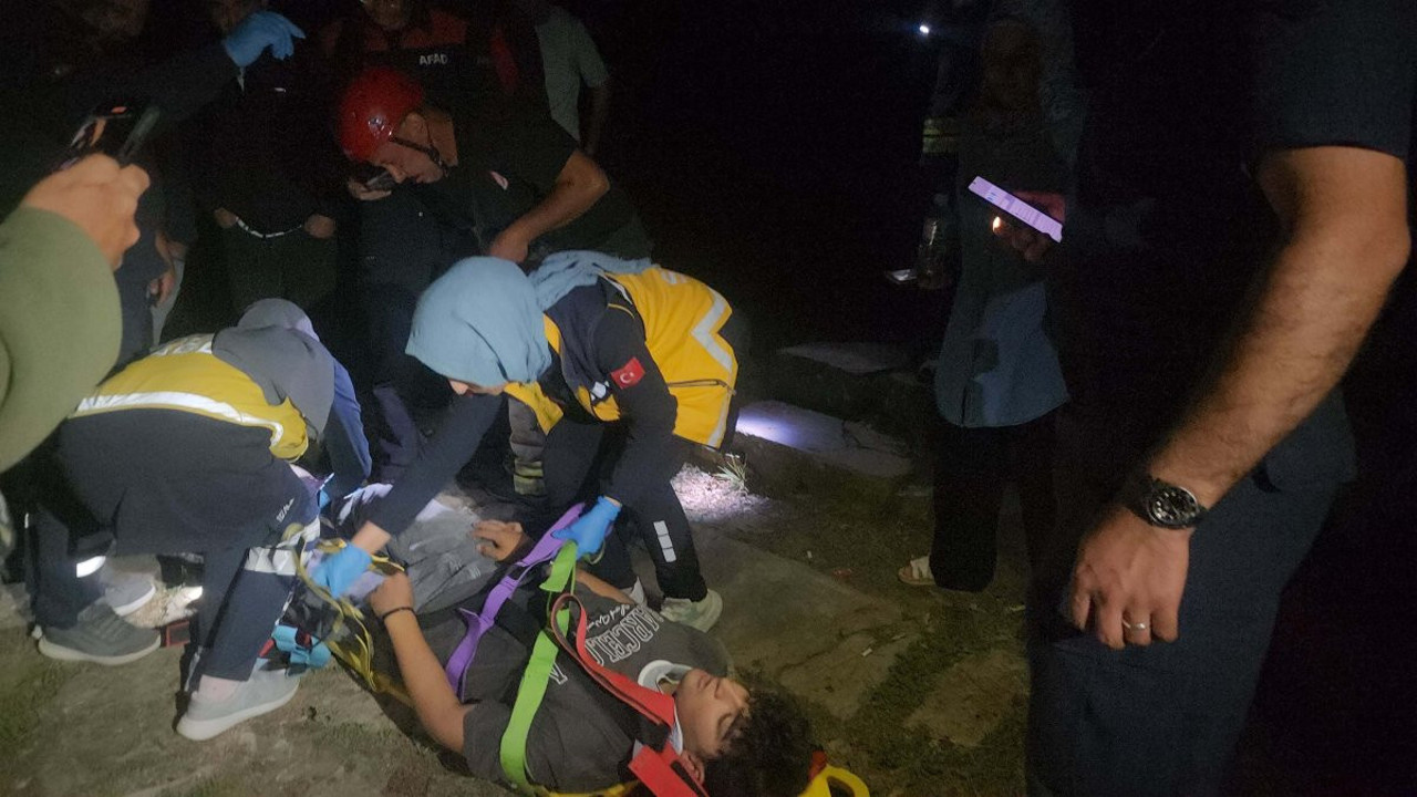 Dağda mahsur kalan 2 kardeş, 4 saat sonra kurtarıldı