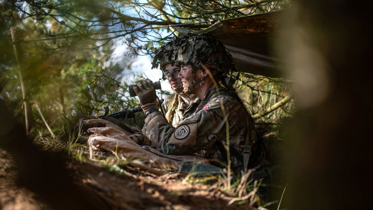Rusya korkusu! O ülkede kadınlara askerlik zorunlu oldu