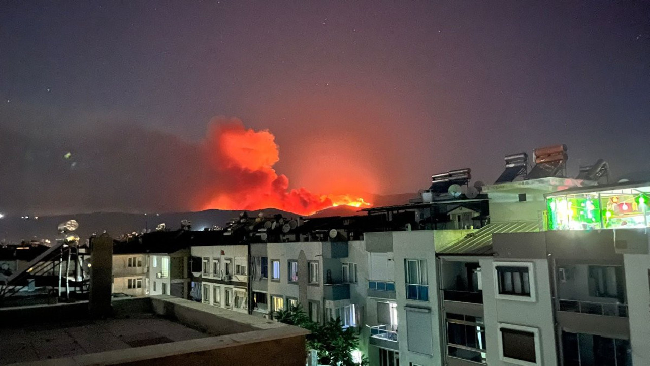 Ankara'da korkutan çatı yangını