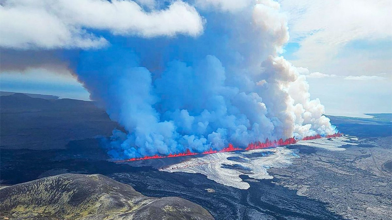 Bilim insanlarından ürküten keşif: Eriyen buzlar yanardağları tetikliyor