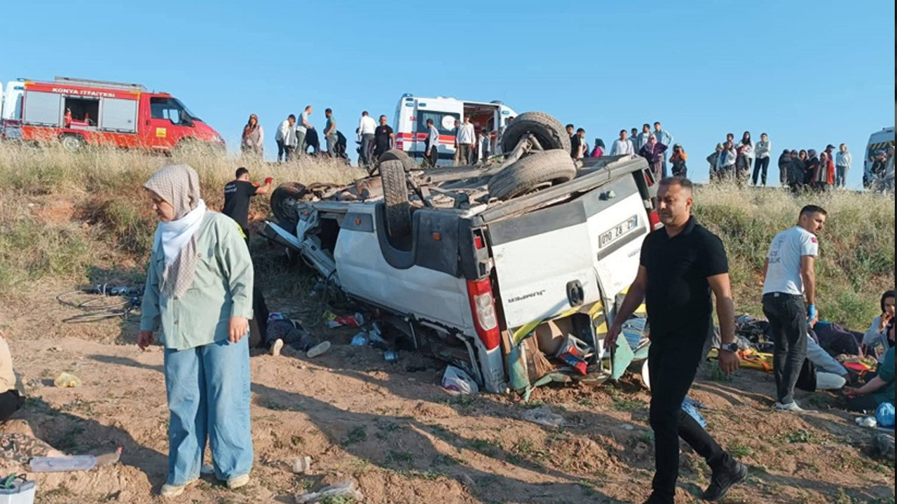 Tarım işçilerini taşıyan minibüs şarampole devrildi! Çok sayıda yaralı var