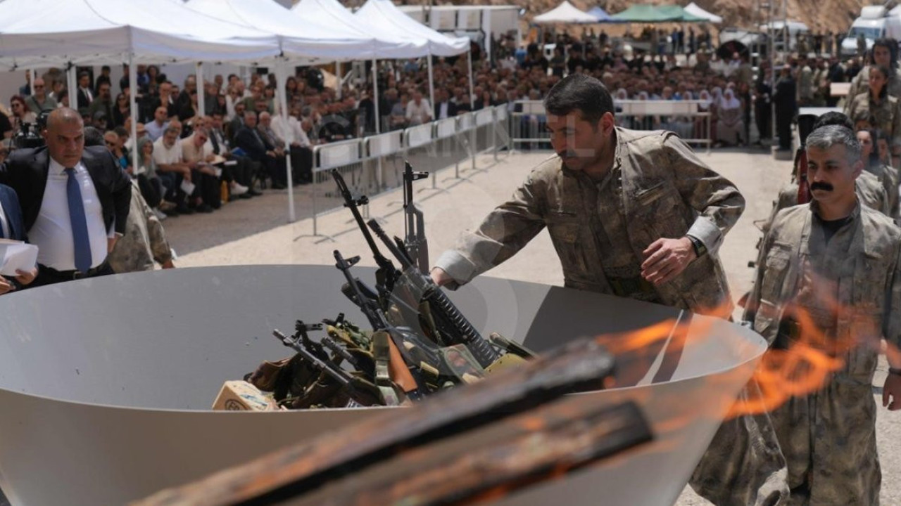 PKK’lı teröristlerin 'Silah bırakma tiyatrosundan' ilk görüntüler geldi