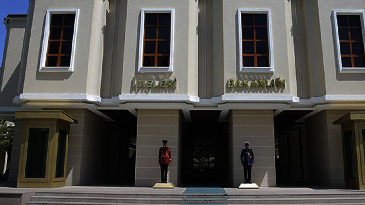 AKP'li bakan yardımcısının cevabı ortalığı ayağa kaldırdı! Parti lideri koruma istedi...