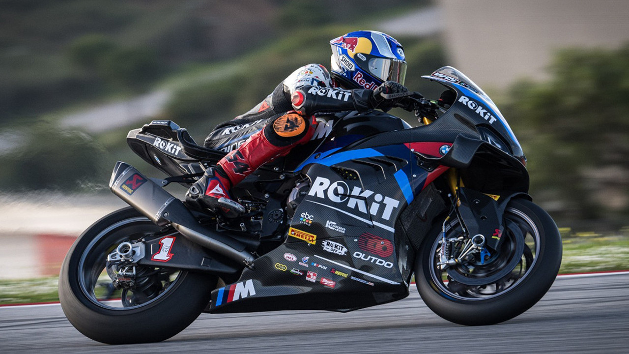 Toprak Razgatlıoğlu'ndan tarihi performans: Üçte üç yaptı, zirveyi kaptı