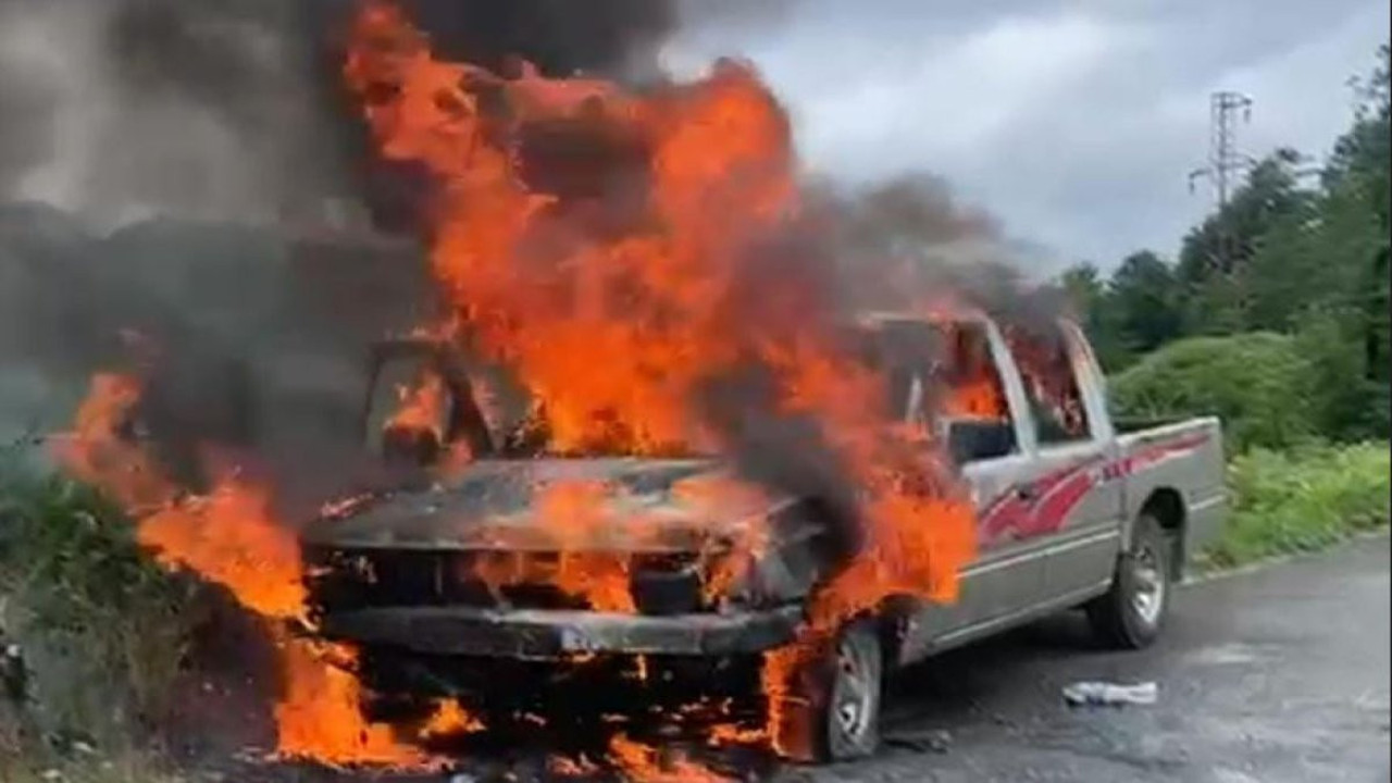 Kamyonet alev topuna döndü! Sürücü canını zor kurtardı