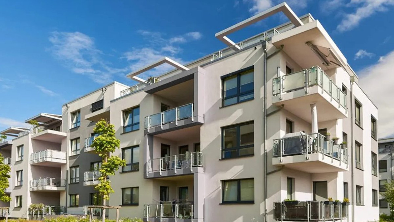 Ev almayı düşünenler aman dikkat! Ünlü ekonomist konutta yaşanacak krizi anlattı