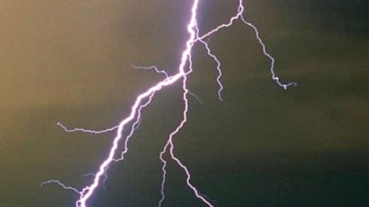 Yıldırım çarpan dünyaca ünlü sporcu kurtarılamadı