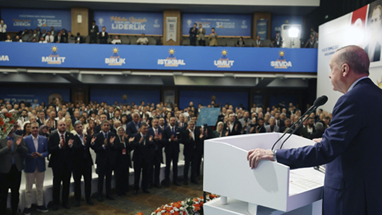 AKP'nin Kızılcahamam kampında Erdoğan'a yağ çekme krizi! Vekiller isyan etti, ortam gerildi...