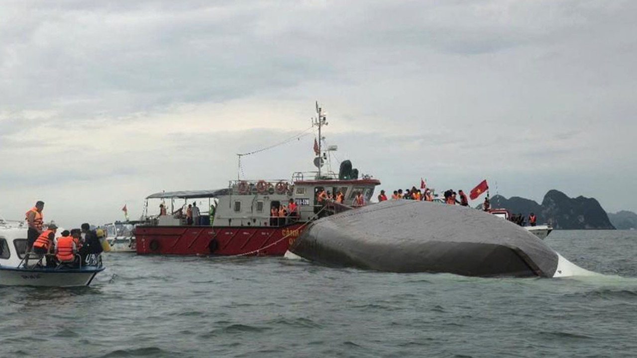 Alabora olan teknede can pazarı! Ölü sayısı artıyor